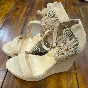 Jasmin heels/ tan - never worn size 6